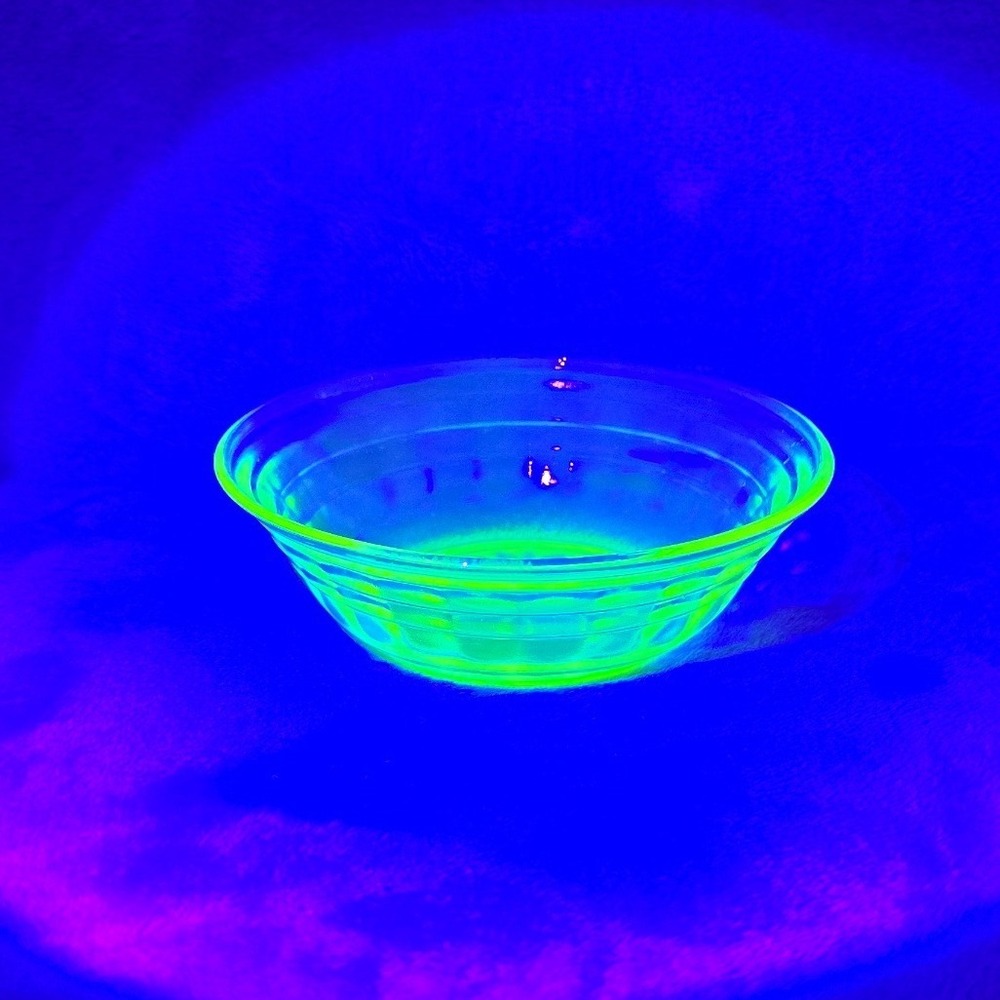 Vintage Hocking Glass Uranium Block Optic Ribbed 4.25" Bowl Sunburst Base